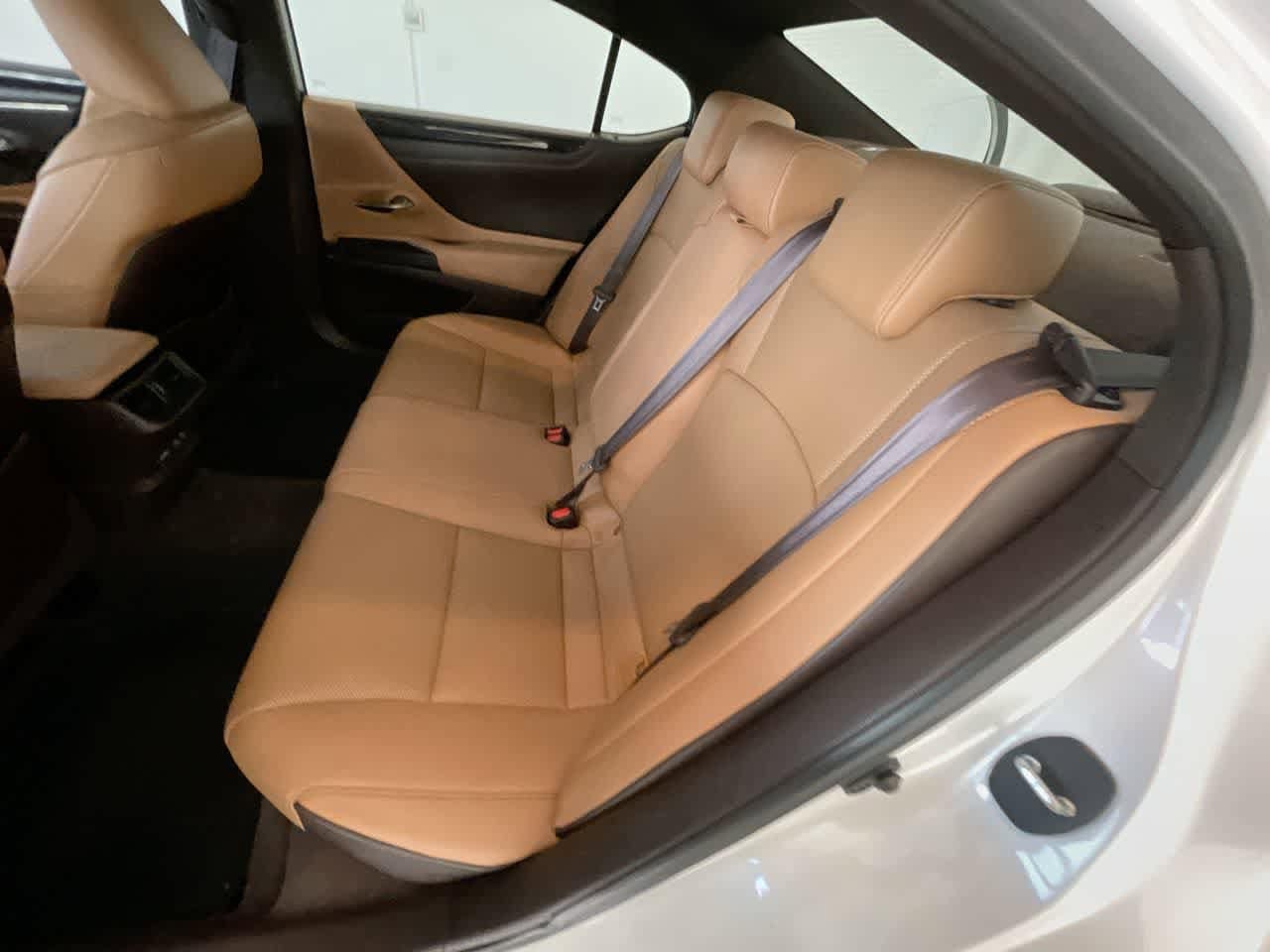 Thumbnail: 2020 Lexus ES - 23