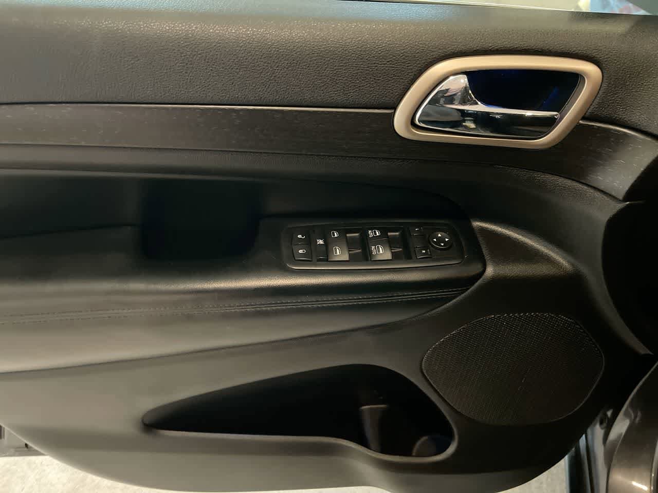 Thumbnail: 2017 Jeep Grand Cherokee - 13