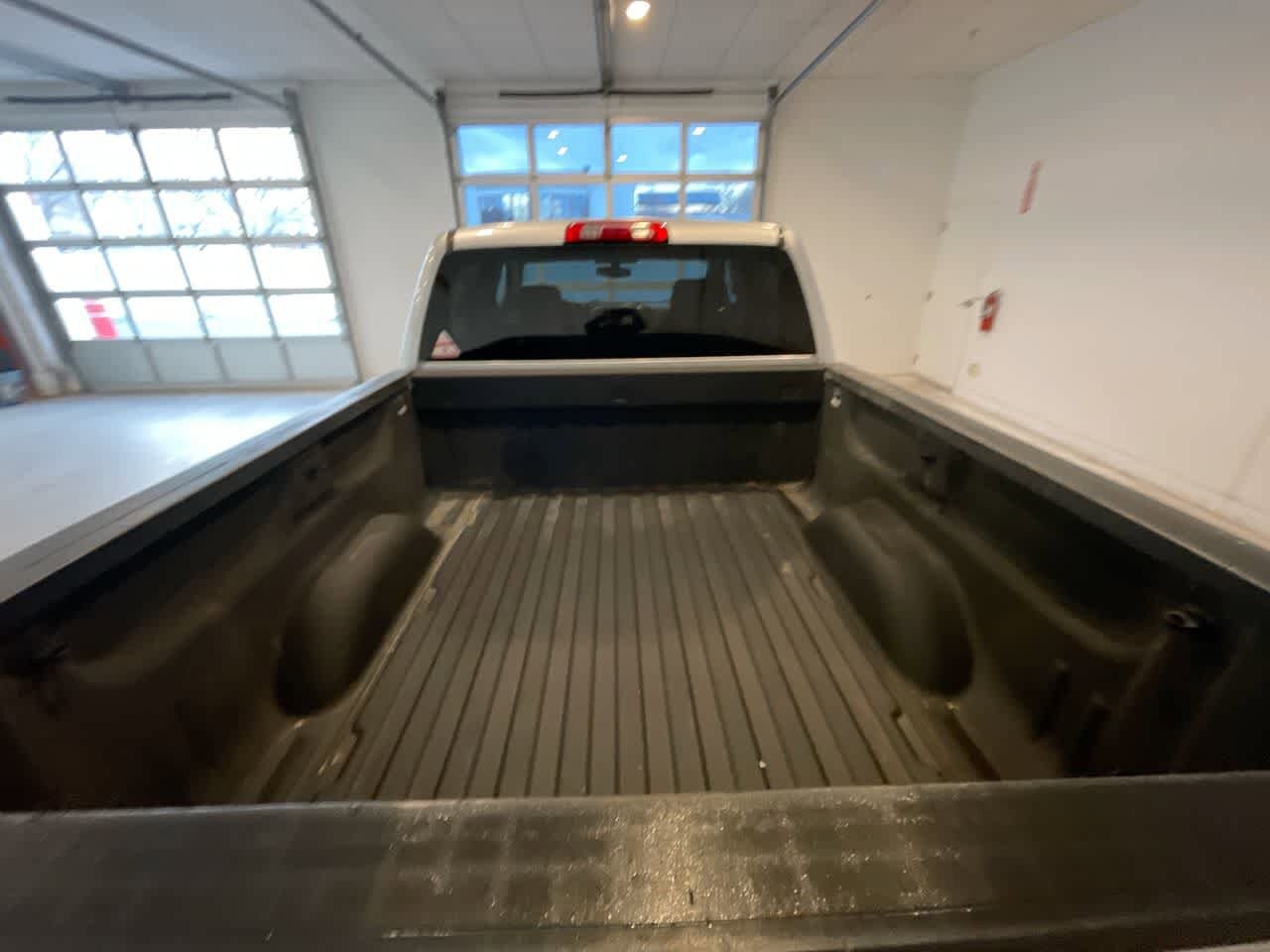 Thumbnail: 2018 Chevrolet Silverado 1500 - 23