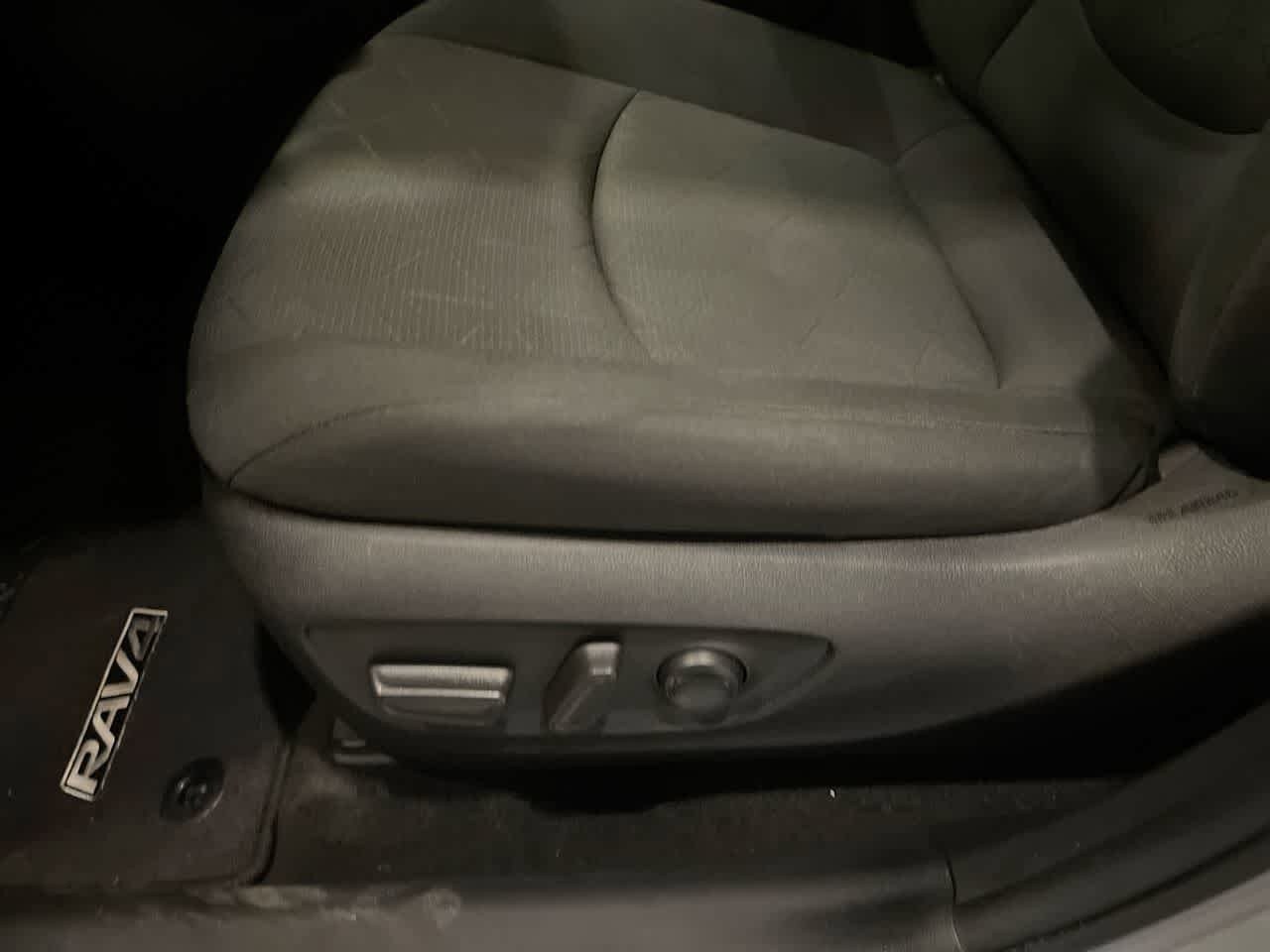 Thumbnail: 2021 Toyota RAV4 - 12