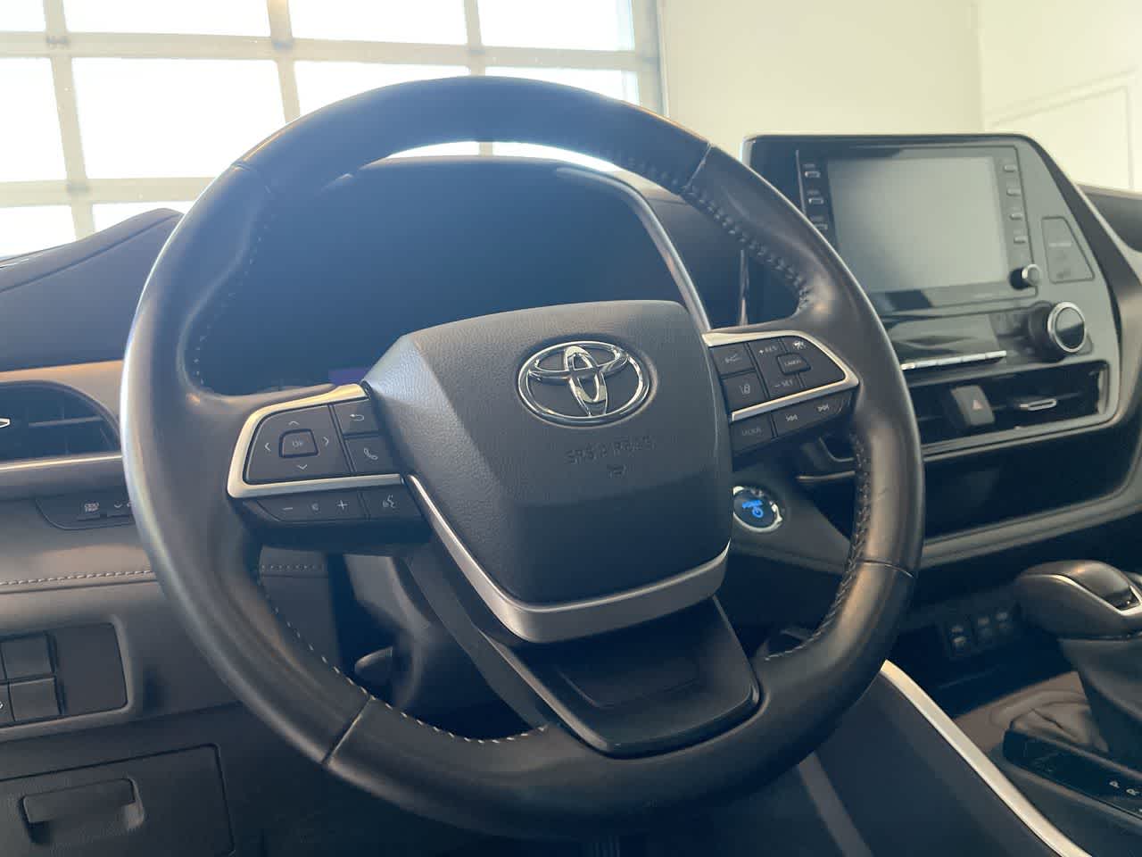 Thumbnail: 2022 Toyota Highlander - 14