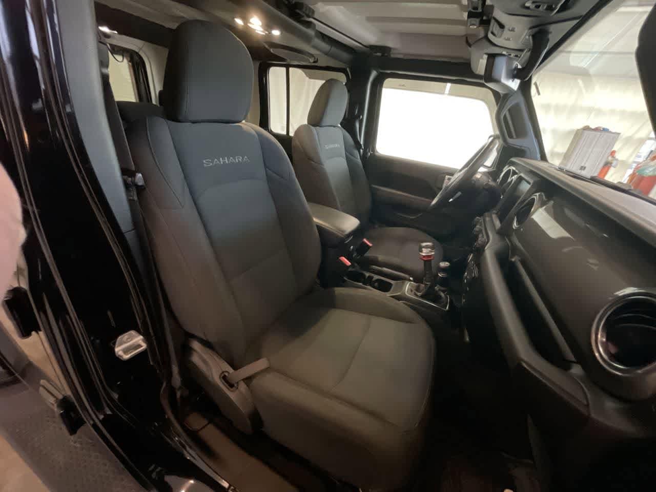 Thumbnail: 2022 Jeep Wrangler - 25