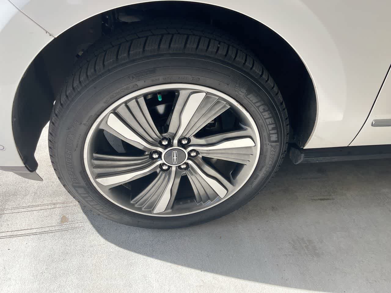 Thumbnail: 2019 Lincoln Navigator L - 10