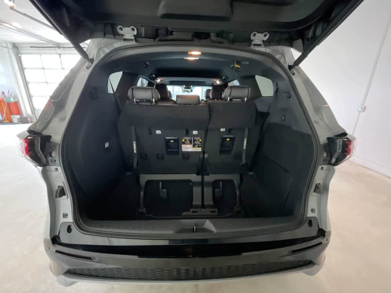 Thumbnail: 2024 Toyota Sienna - 25
