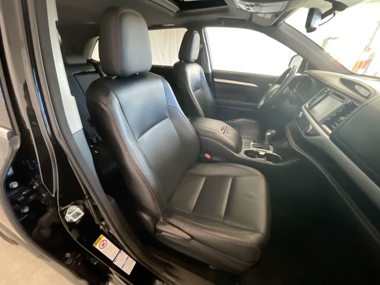 Thumbnail: 2015 Toyota Highlander - 25