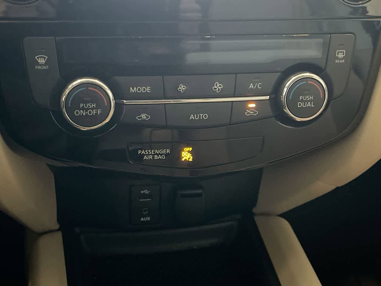 Thumbnail: 2015 Nissan Rogue - 19