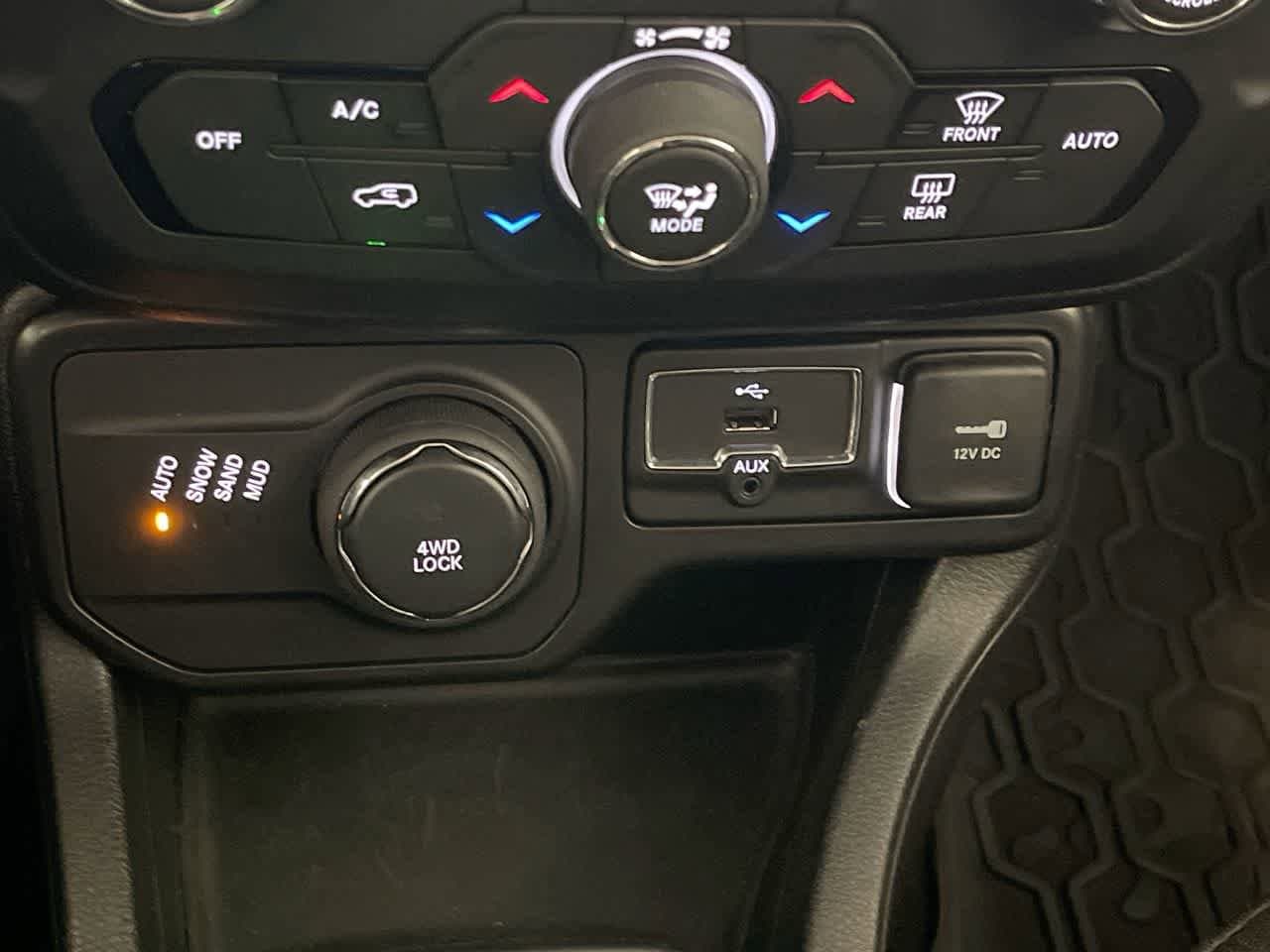 Thumbnail: 2019 Jeep Renegade - 19