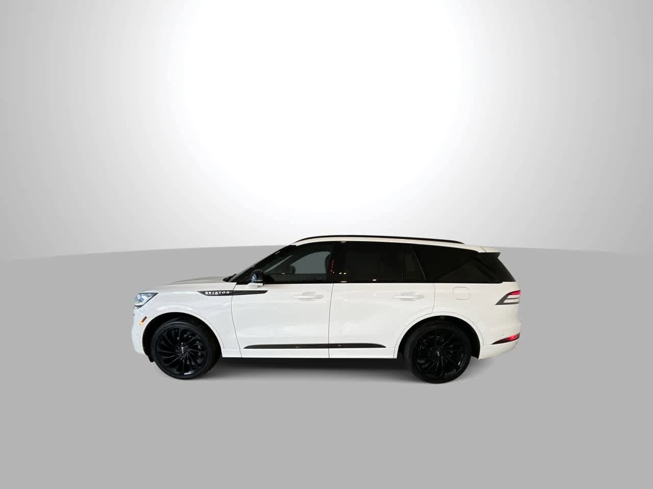 Thumbnail: 2023 Lincoln Aviator - 5