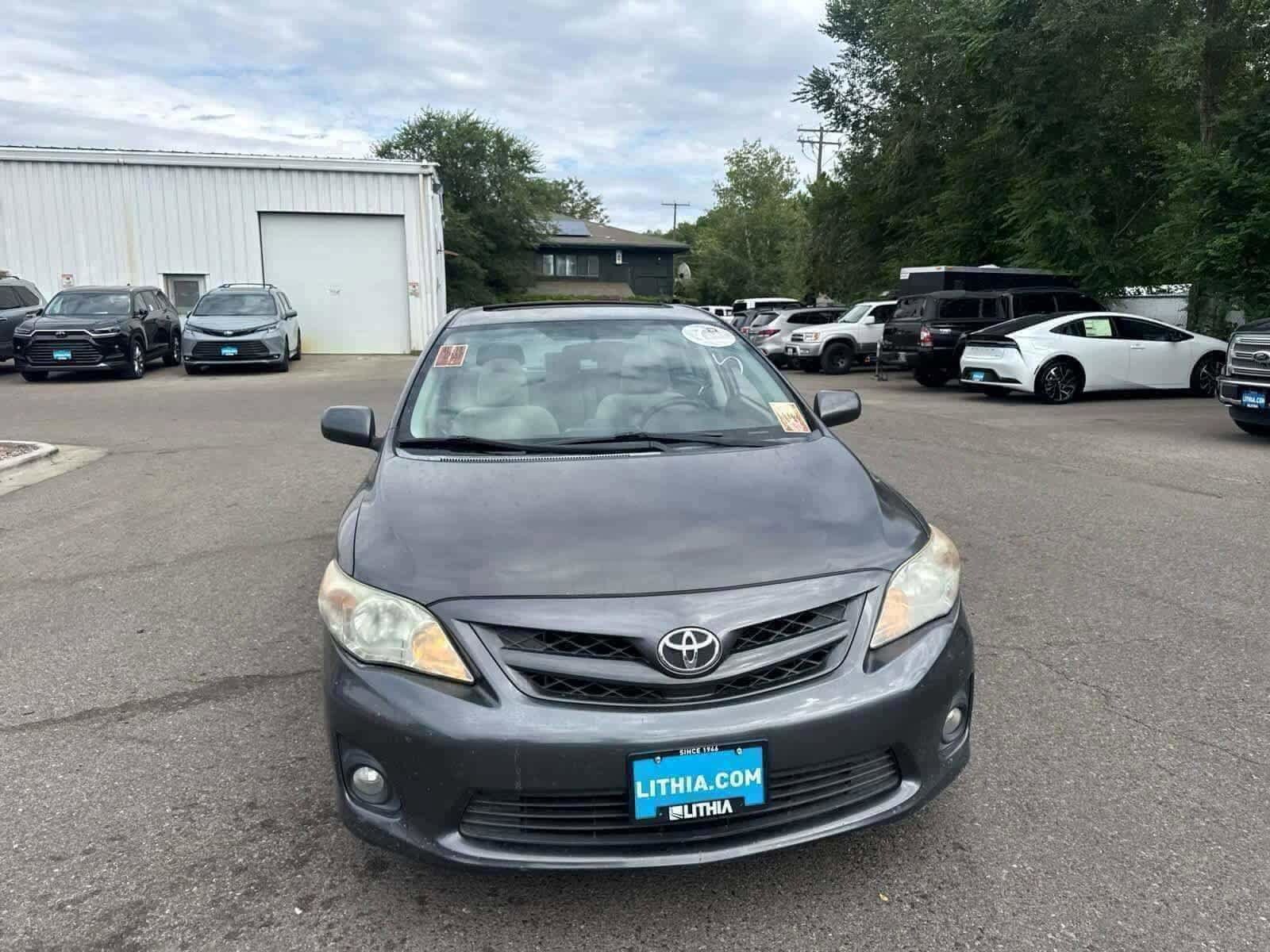 2012 Toyota Corolla LE photo 3