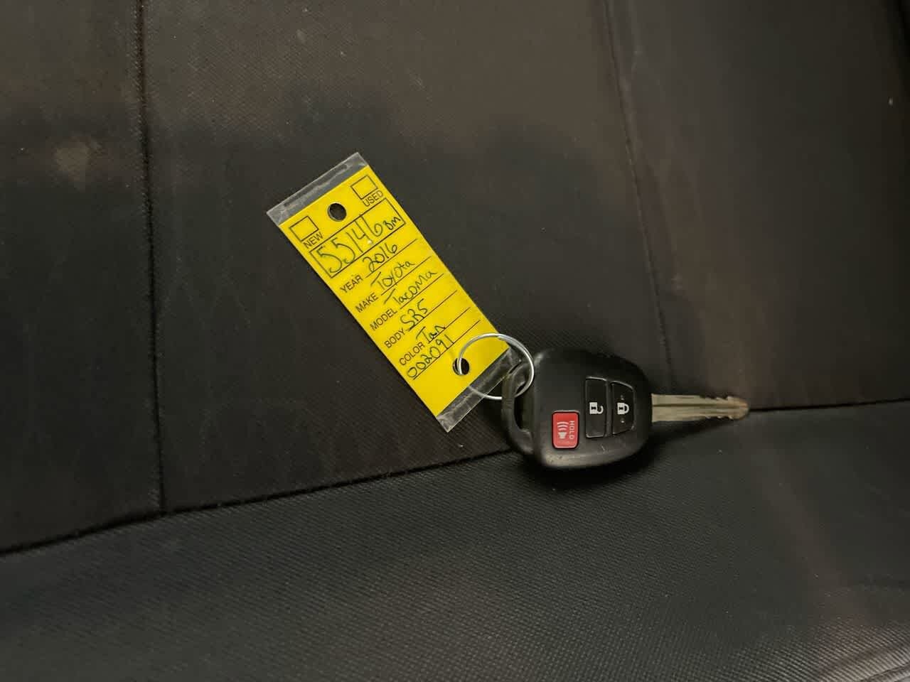 Thumbnail: 2016 Toyota Tacoma - 25