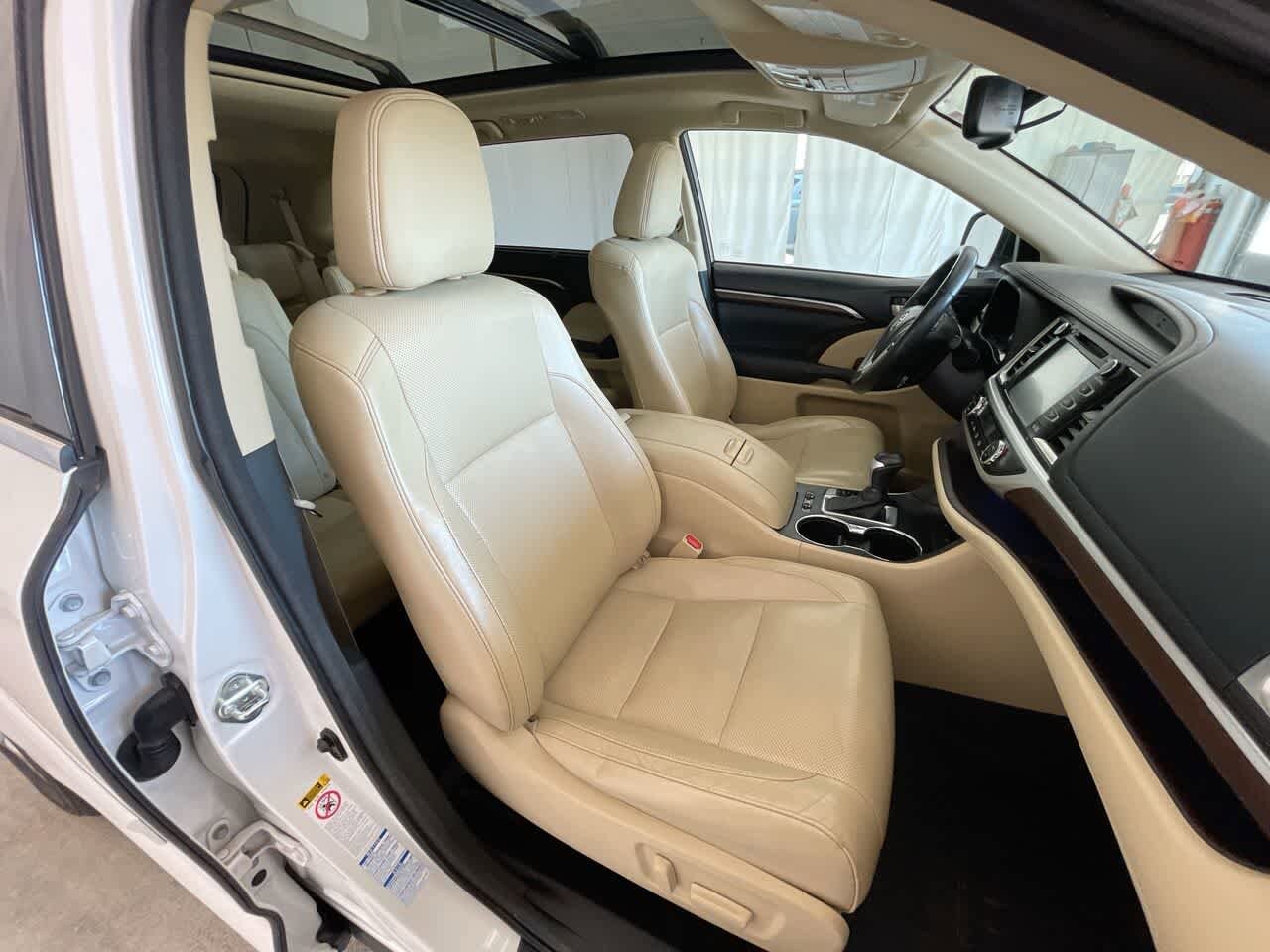 Thumbnail: 2015 Toyota Highlander - 26