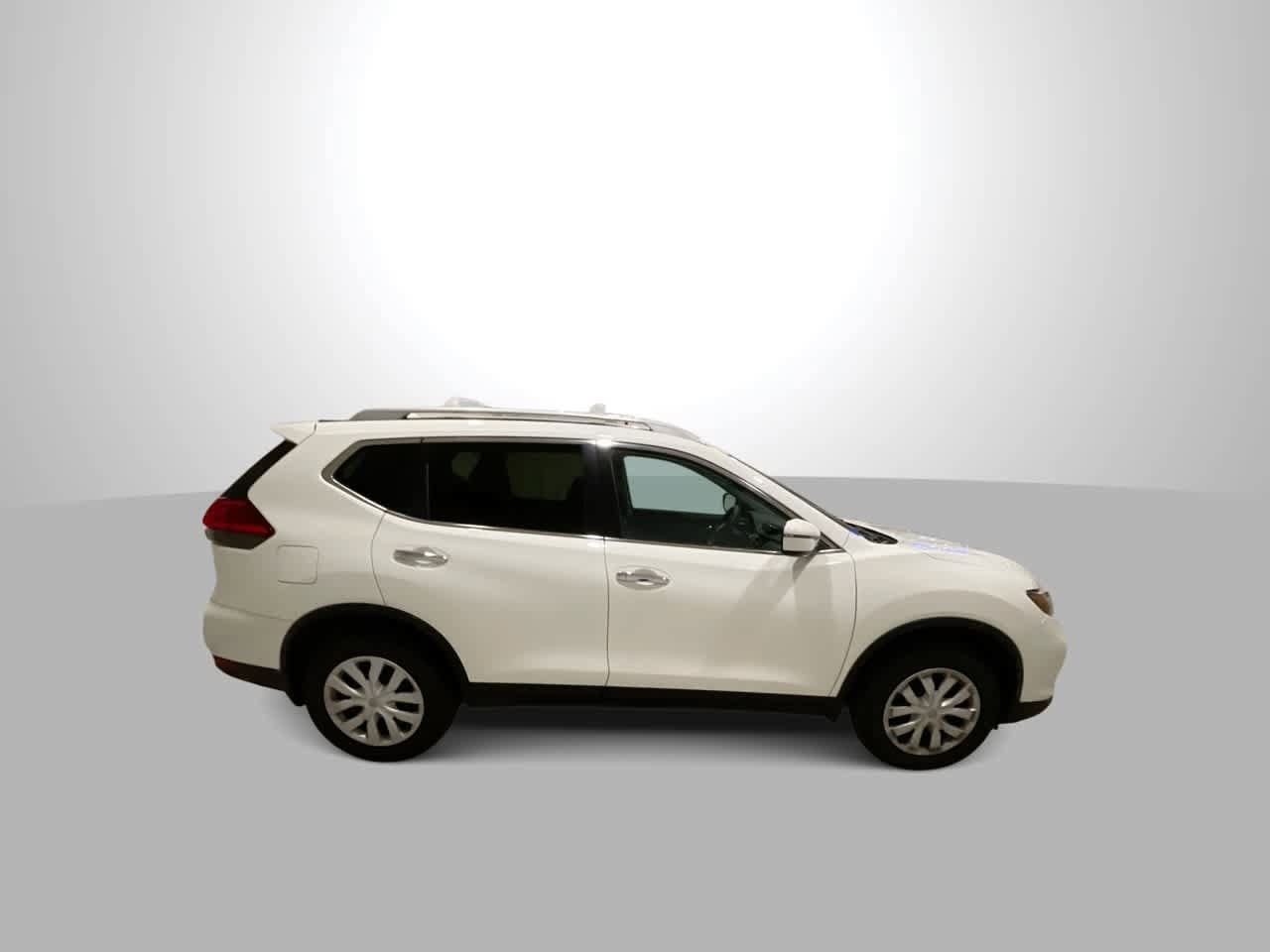 Thumbnail: 2017 Nissan Rogue - 9