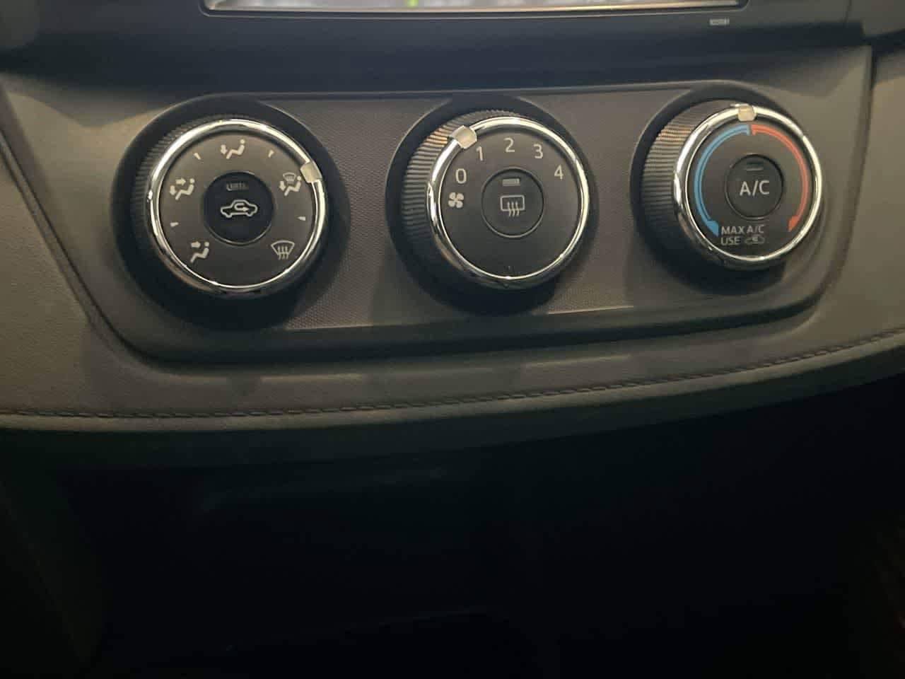 Thumbnail: 2018 Toyota RAV4 - 18