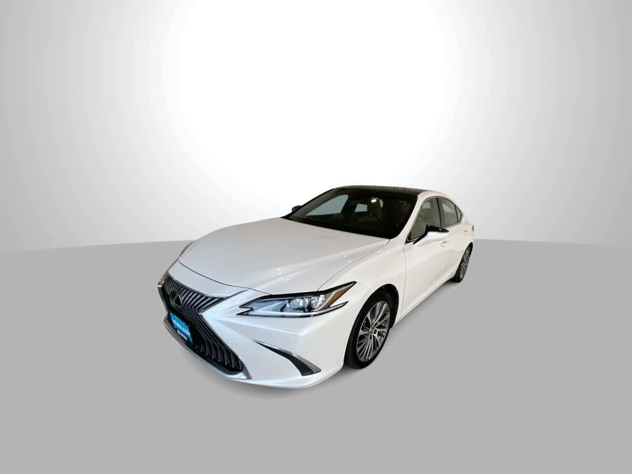 Thumbnail: 2020 Lexus ES - 4