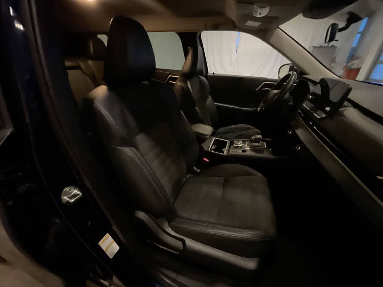 Thumbnail: 2023 Mitsubishi Outlander - 23