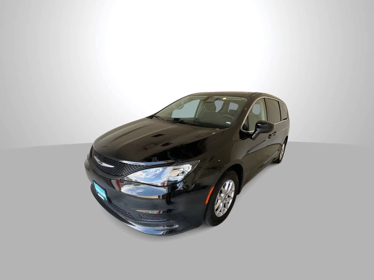 2022 Chrysler Voyager LX photo 4