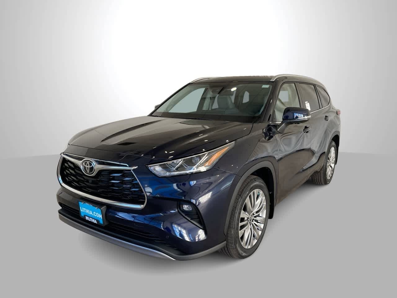 2026 Toyota Highlander Platinum's photo