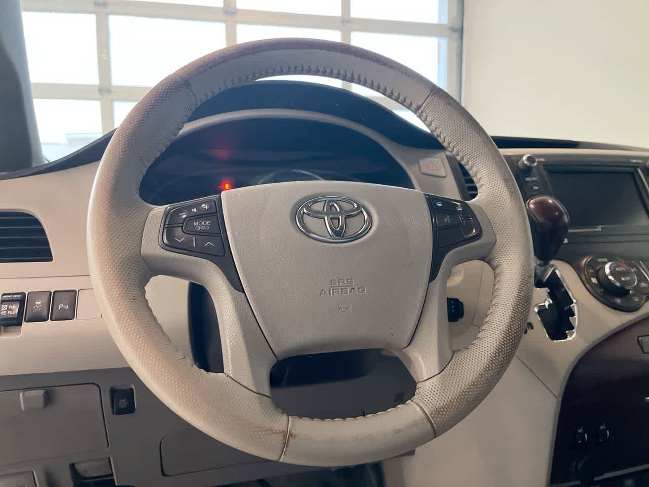 Thumbnail: 2014 Toyota Sienna - 12