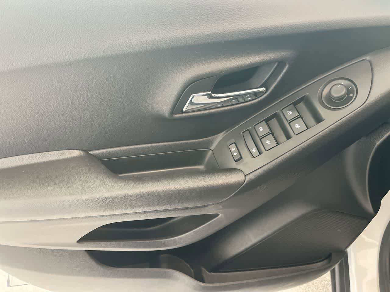 Thumbnail: 2018 Chevrolet Trax - 13