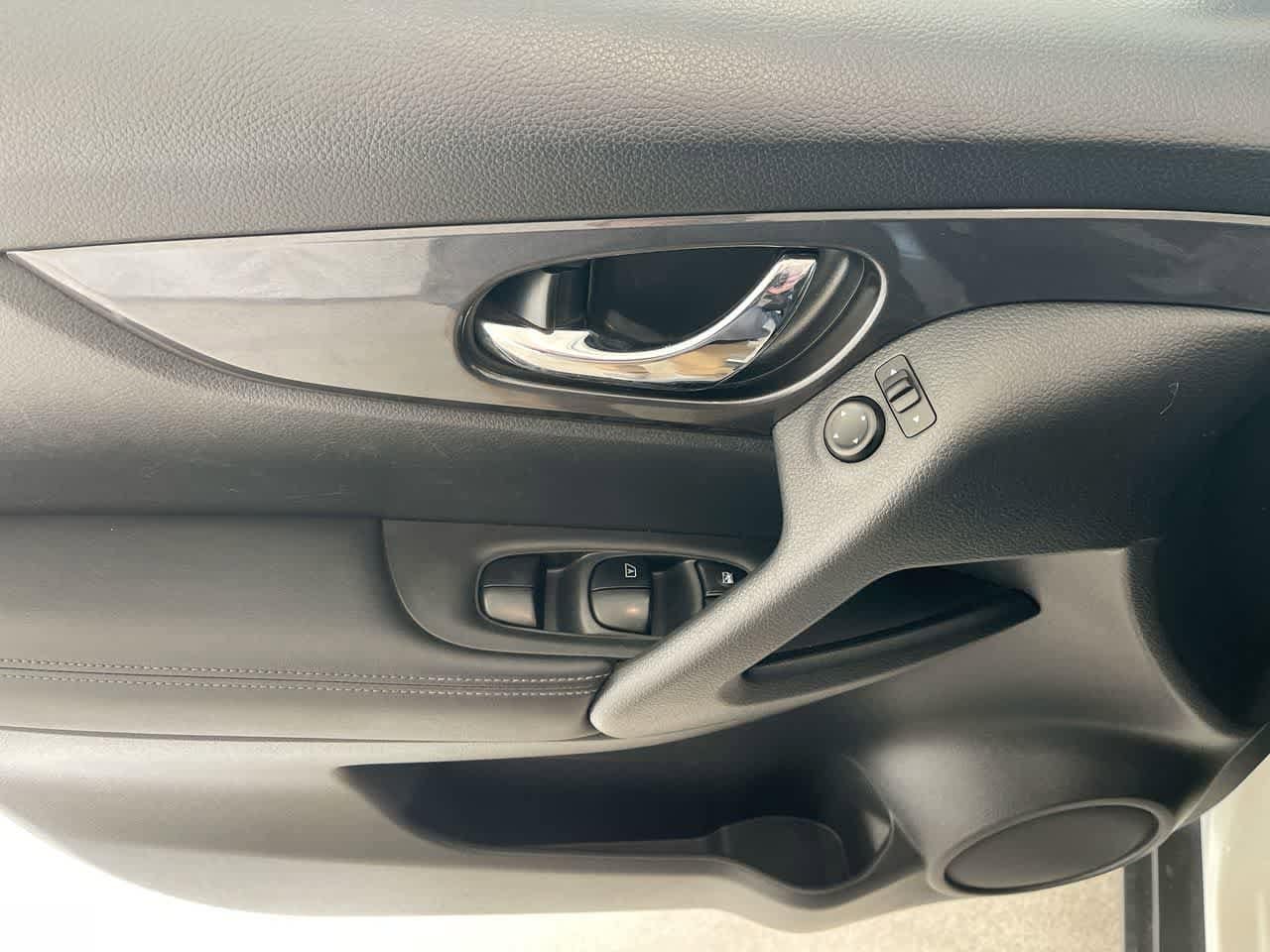 Thumbnail: 2019 Nissan Rogue - 13