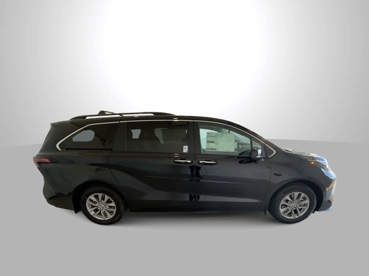 Thumbnail: 2025 Toyota Sienna - 9