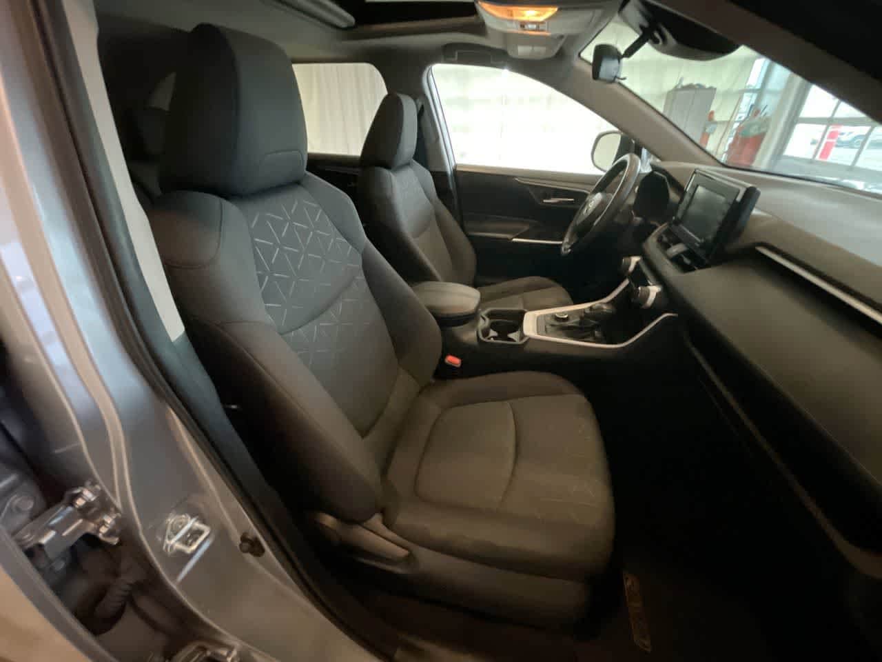 Thumbnail: 2020 Toyota RAV4 - 25