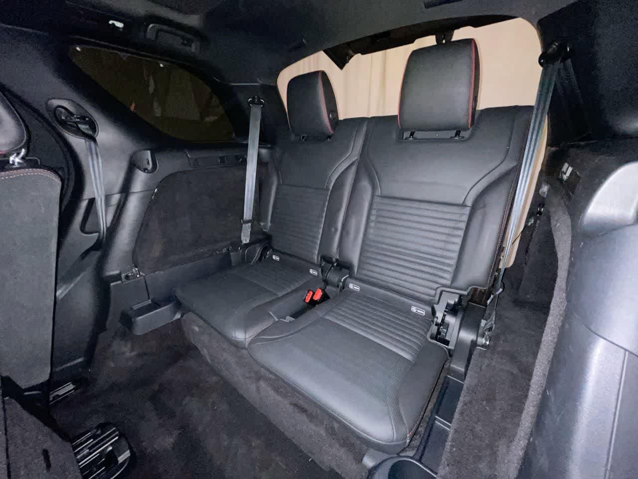 Thumbnail: 2020 Land Rover Discovery - 24