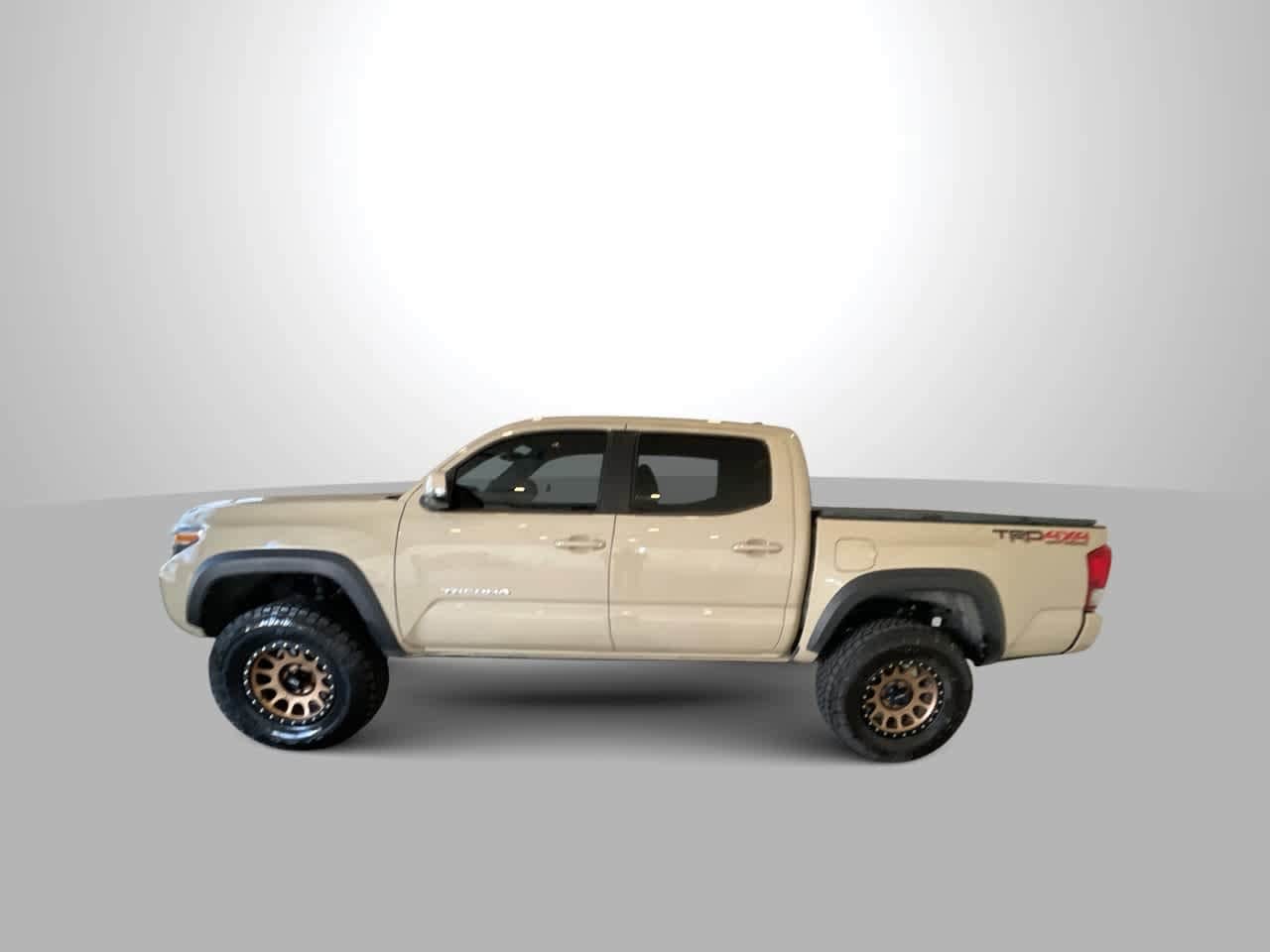 Thumbnail: 2017 Toyota Tacoma - 5