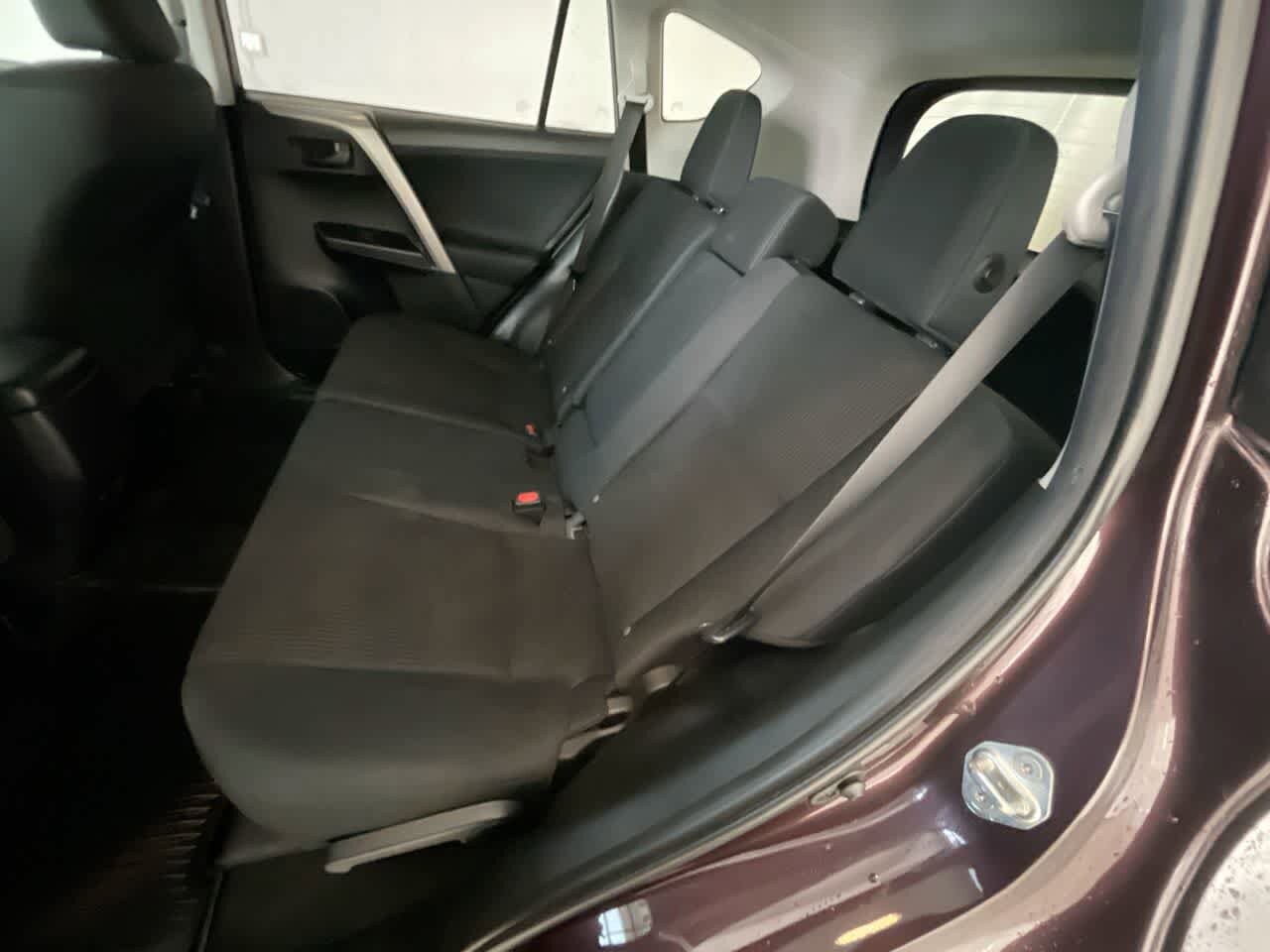 Thumbnail: 2018 Toyota RAV4 - 21