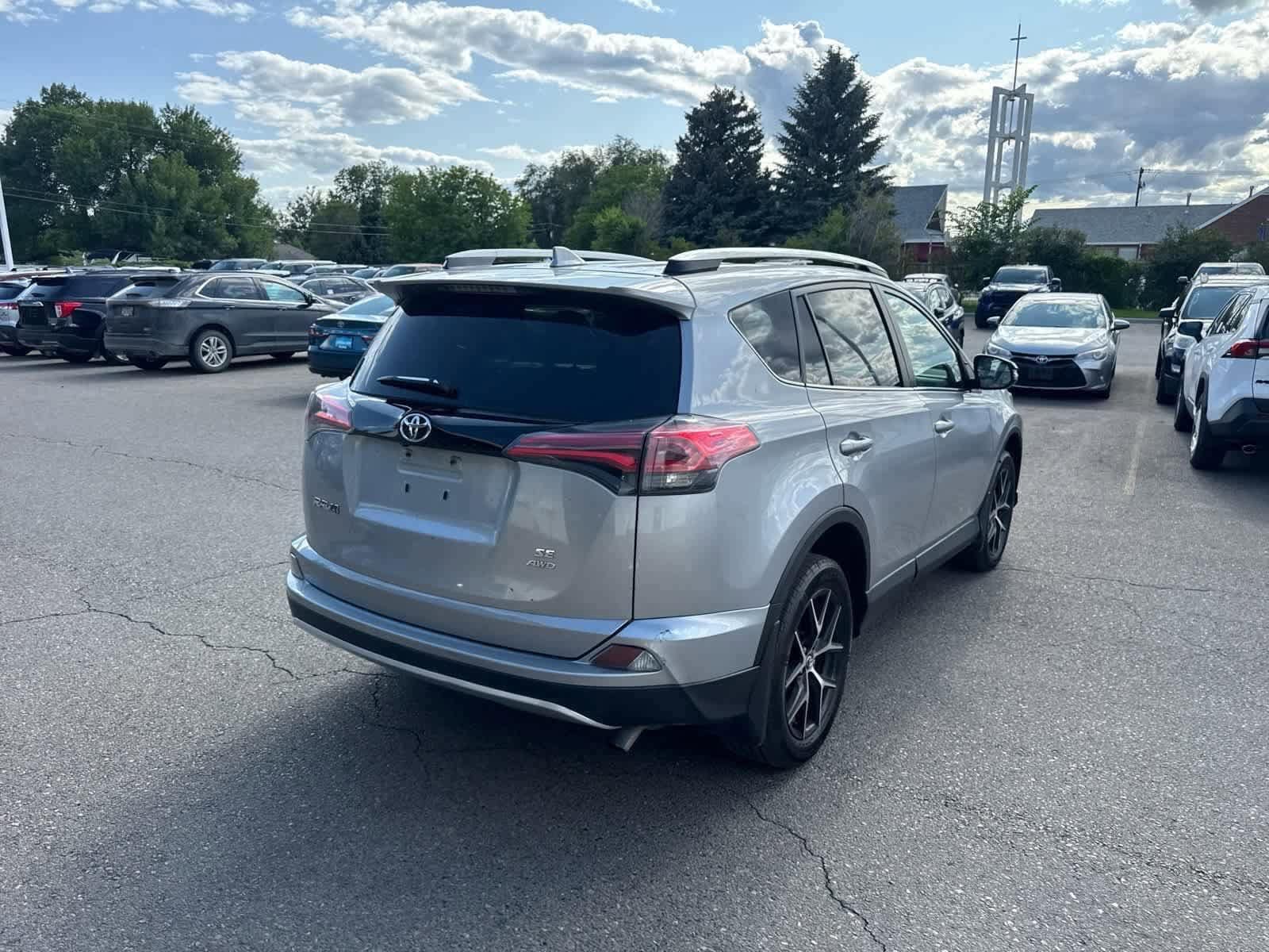 Thumbnail: 2016 Toyota RAV4 - 23