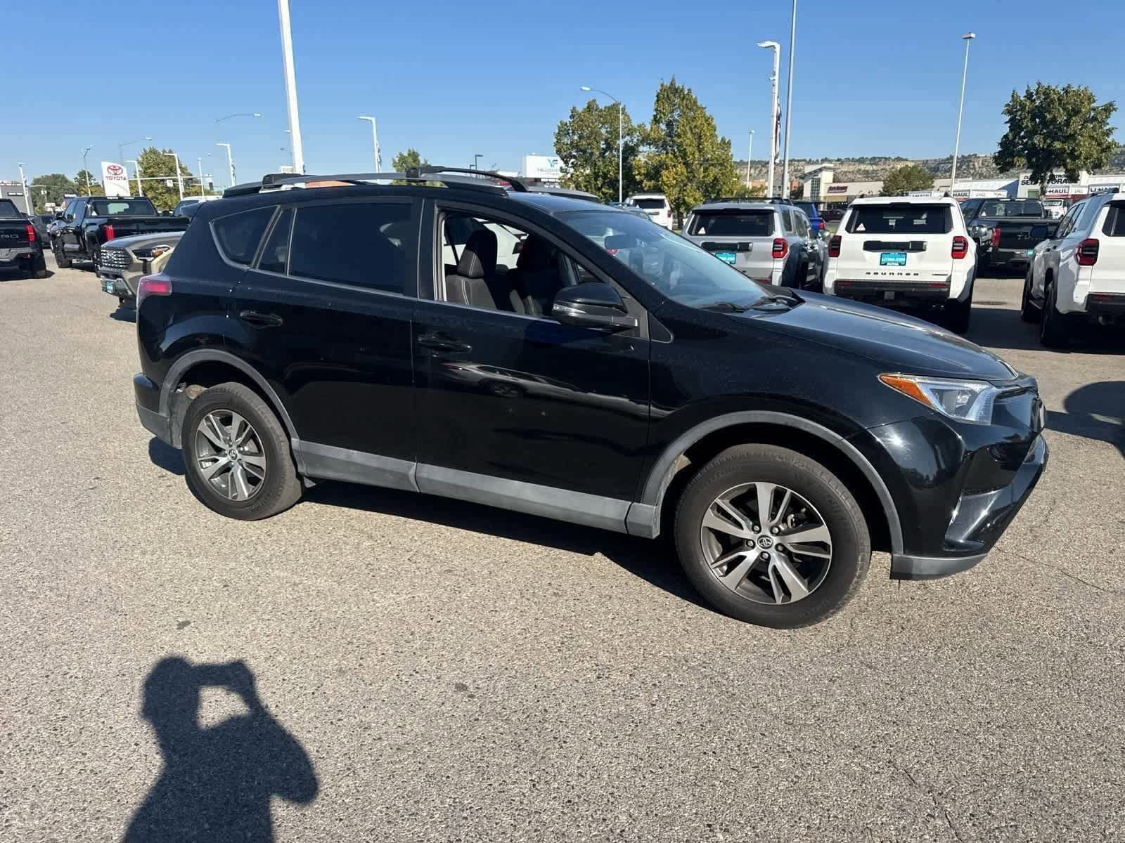 Thumbnail: 2018 Toyota RAV4 - 12