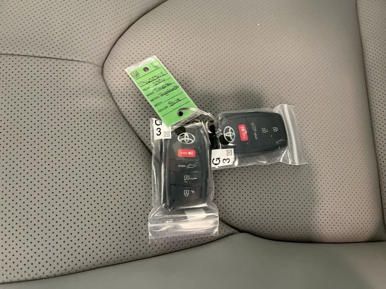 Thumbnail: 2026 Toyota Highlander - 28