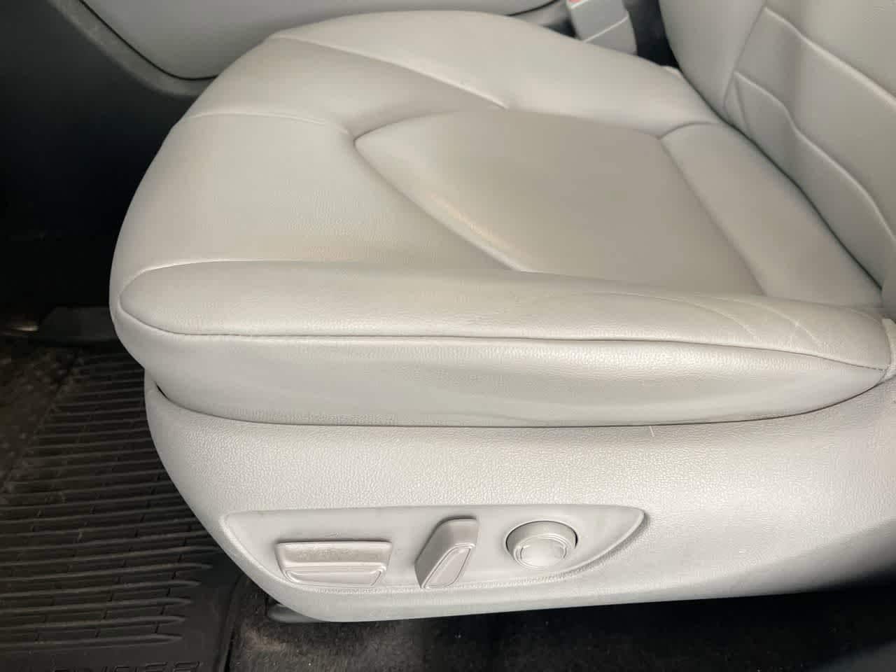 Thumbnail: 2023 Toyota Highlander - 12