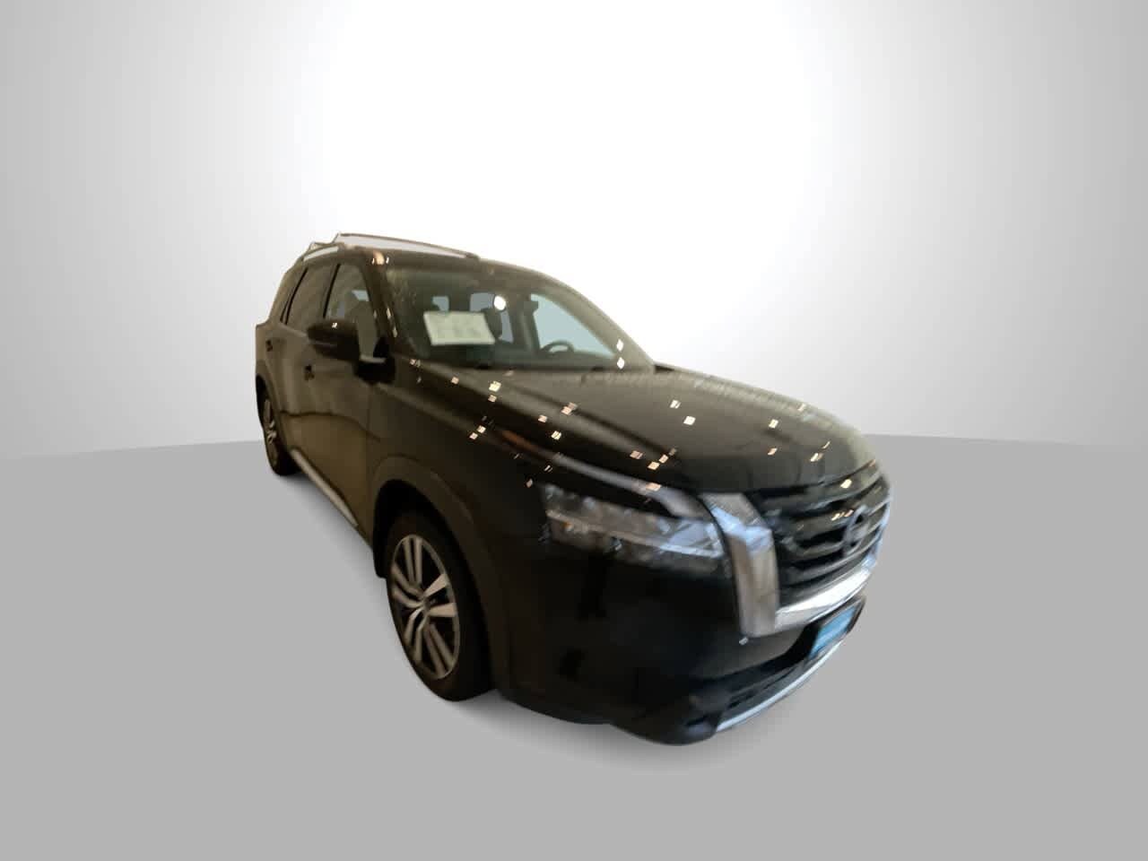 2024 Nissan Pathfinder Platinum photo 2