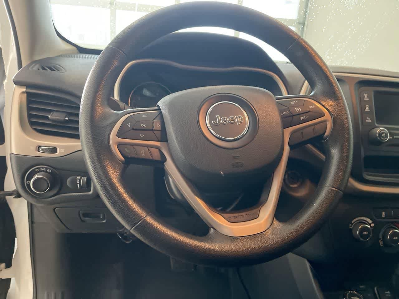 Thumbnail: 2015 Jeep Cherokee - 14