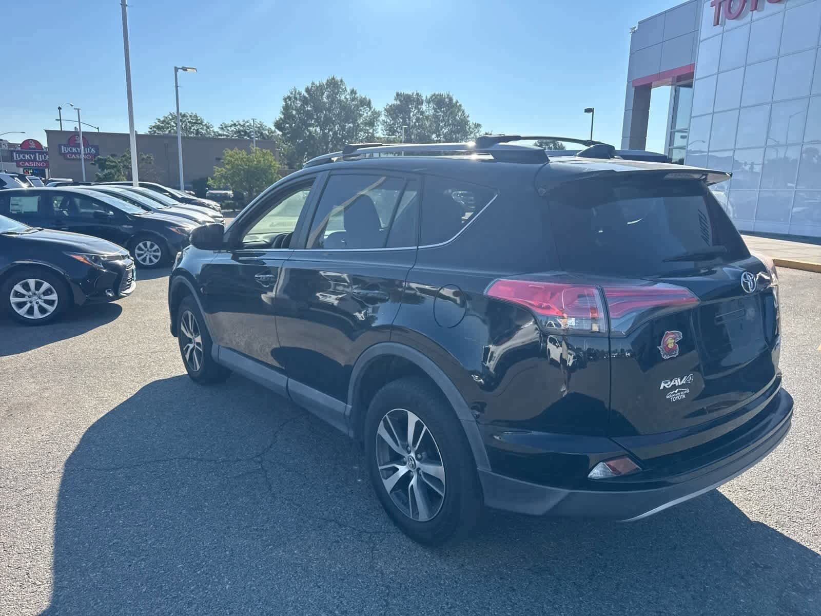 Thumbnail: 2018 Toyota RAV4 - 24