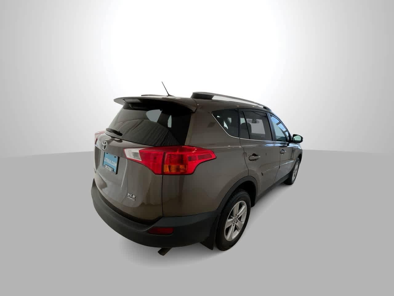 Thumbnail: 2015 Toyota RAV4 - 8