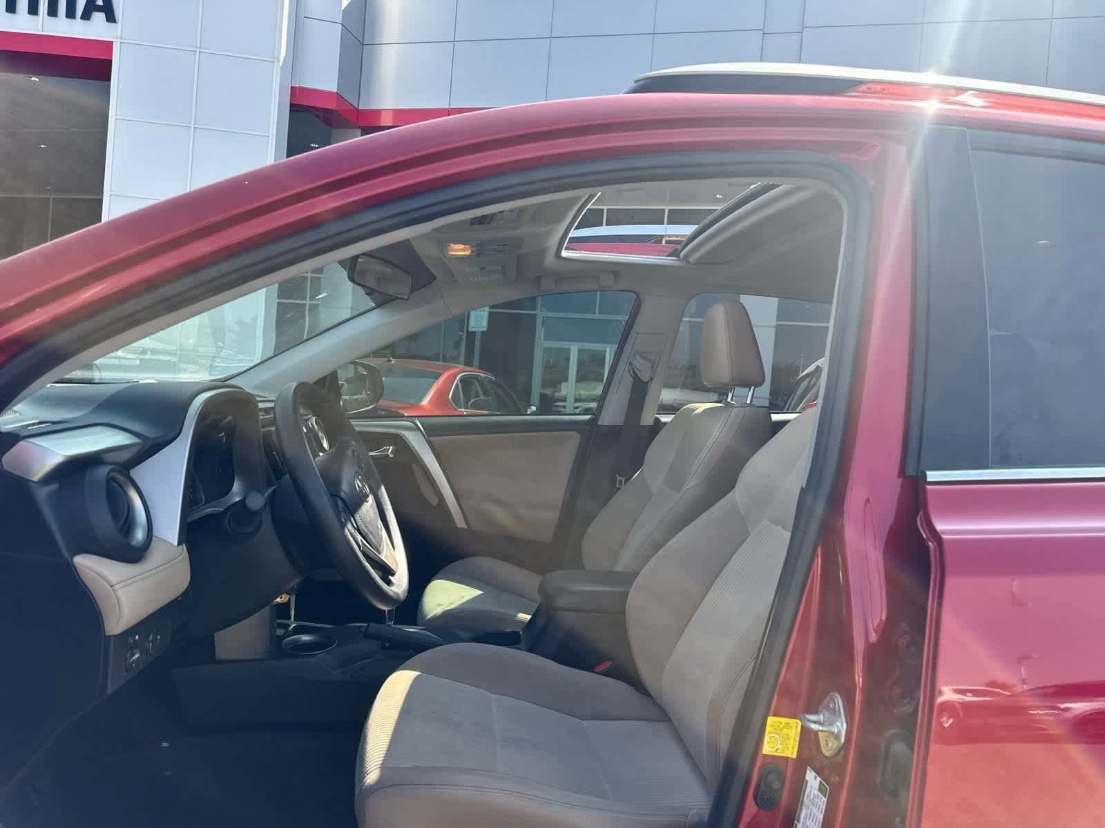 Thumbnail: 2015 Toyota RAV4 - 37