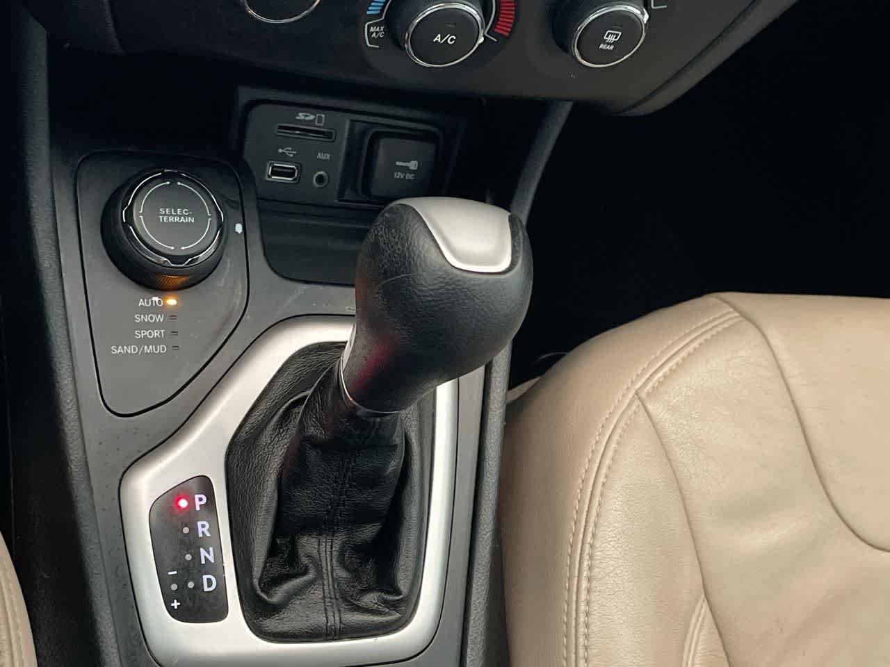 Thumbnail: 2016 Jeep Cherokee - 20