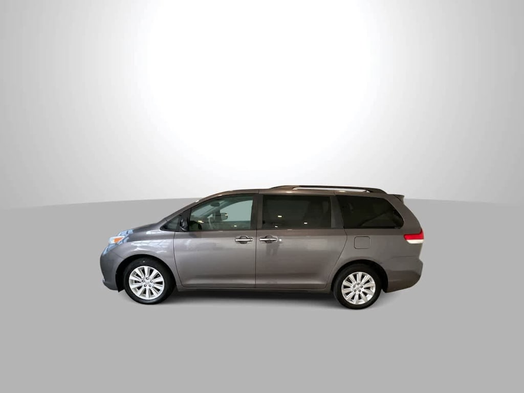 Used 2014 Toyota Sienna XLE Mini-van, Passenger