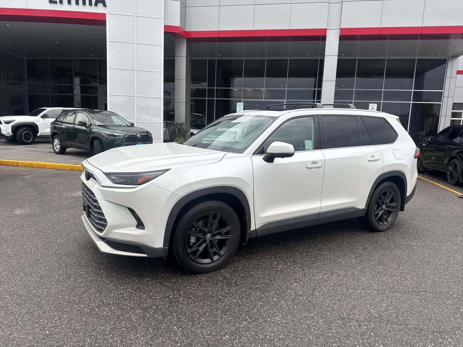 2024 Toyota Highlander Hybrid Limited photo 2