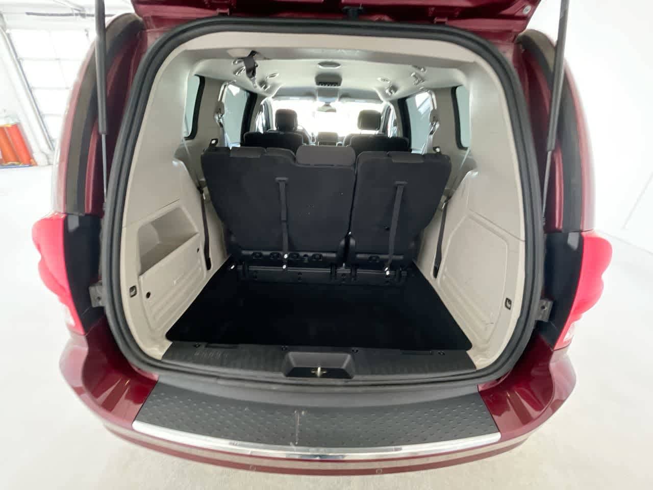Thumbnail: 2019 Dodge Grand Caravan - 22