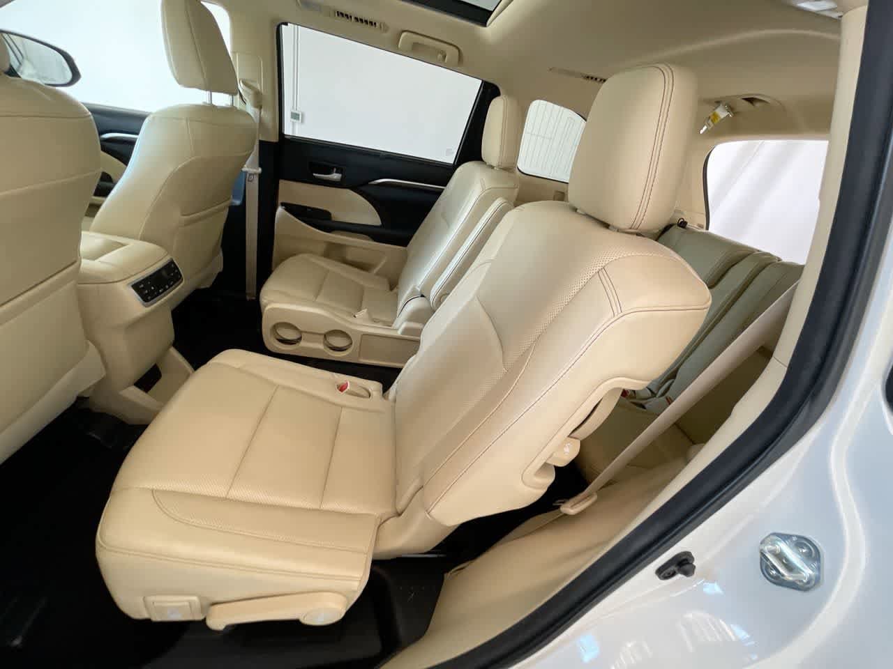Thumbnail: 2015 Toyota Highlander - 23