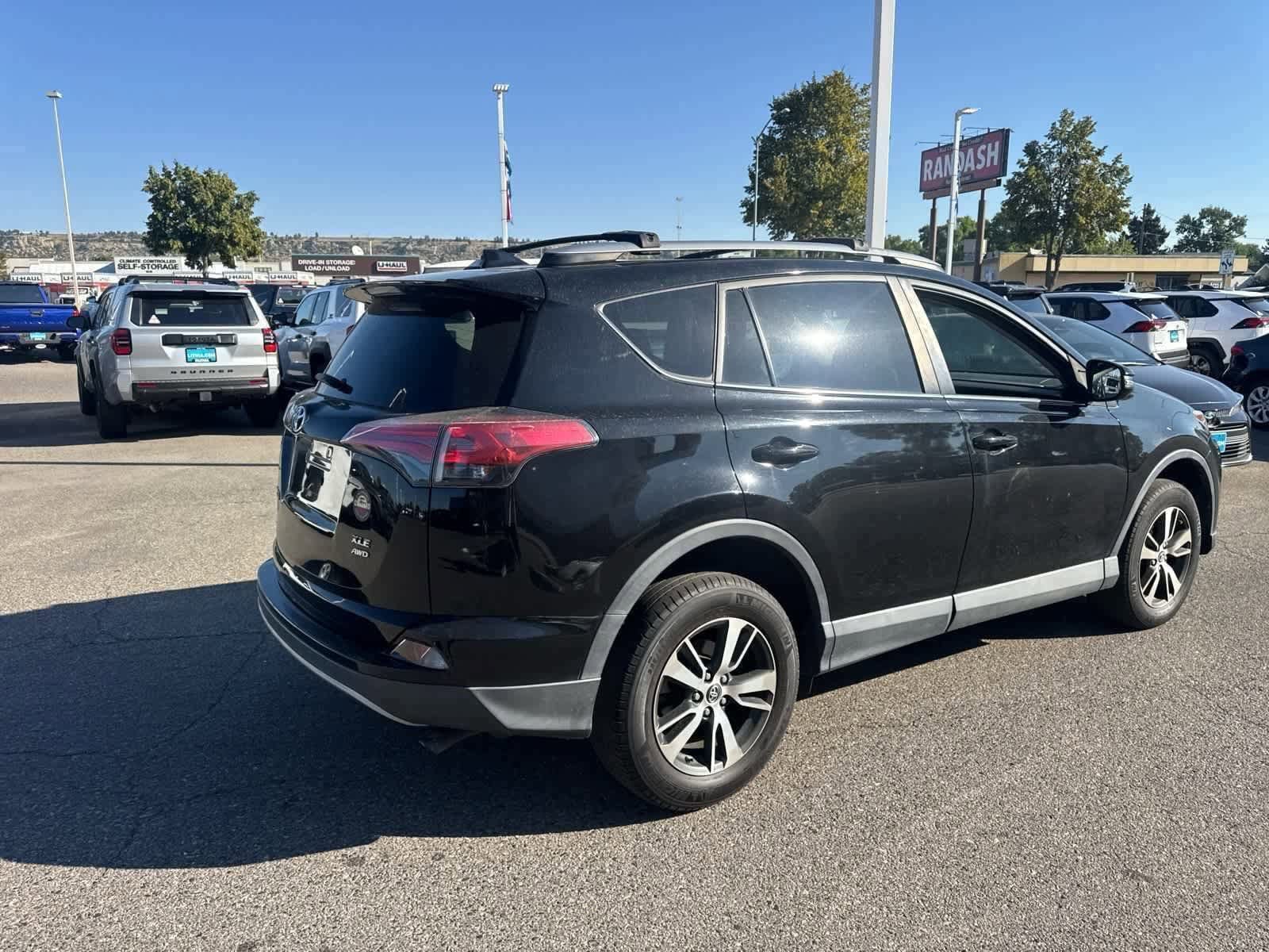 Thumbnail: 2018 Toyota RAV4 - 17