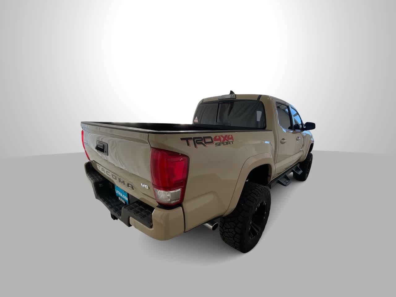 Thumbnail: 2017 Toyota Tacoma - 8