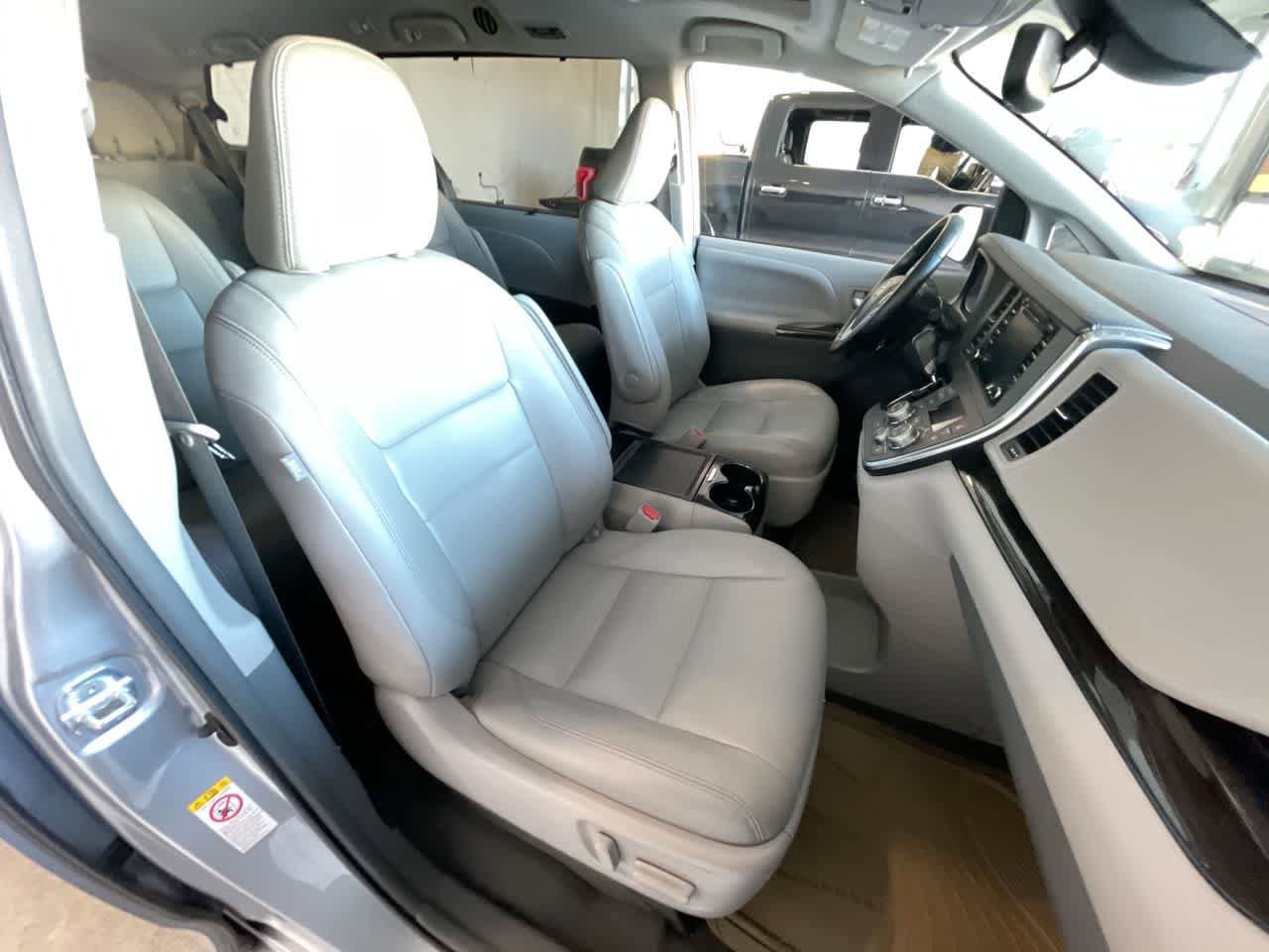 Thumbnail: 2019 Toyota Sienna - 26