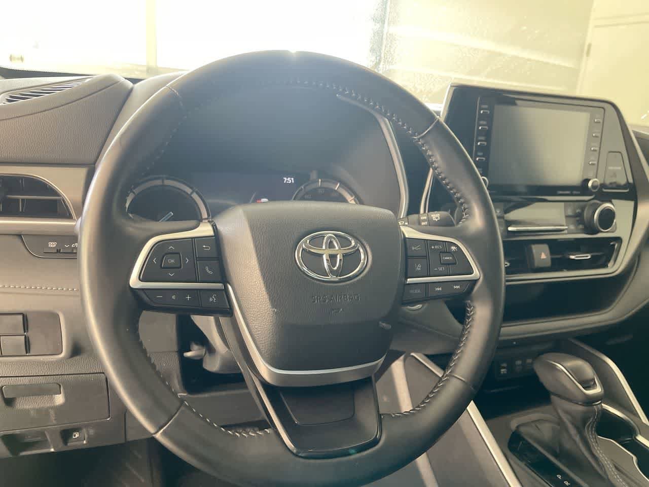 Thumbnail: 2022 Toyota Highlander - 14