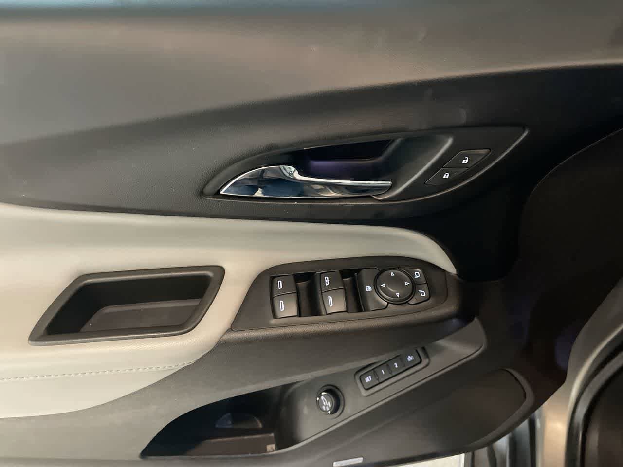 Thumbnail: 2018 Chevrolet Equinox - 13