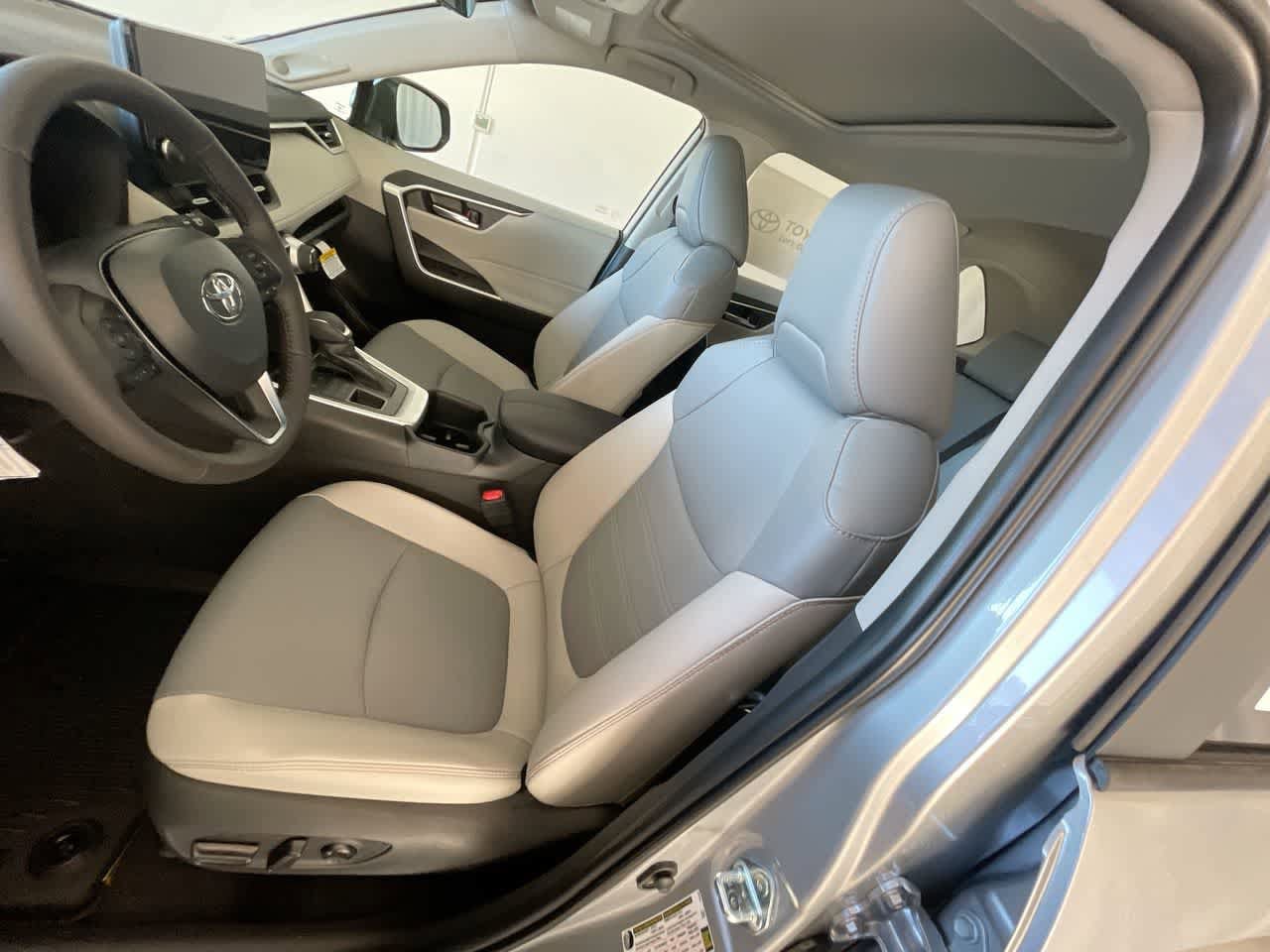 Thumbnail: 2025 Toyota RAV4 - 11