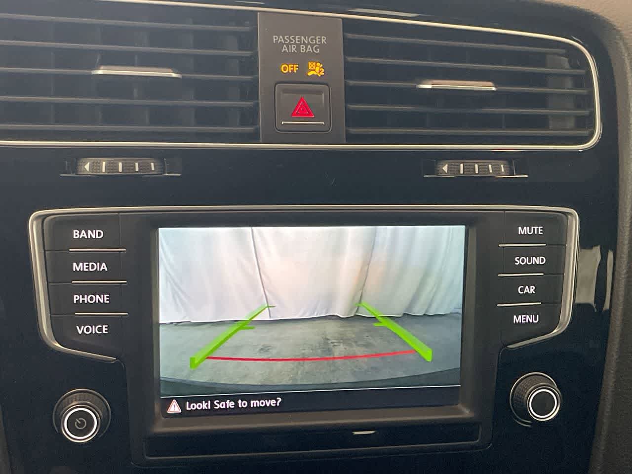 Thumbnail: 2016 Volkswagen Golf - 17